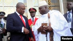 Ghana's President John Dramani Mahama (L) speaks with Gambia's President Yahya Jammeh (R) after a West African regional bloc ECOWAS summit on the crisis in Mali and Guinea Bissau, in Yamoussoukro, Ivory Coast, Feb. 27, 2013.