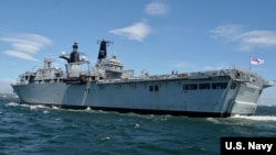 Kapal Perang Inggris "HMS Albion" yang diprotes oleh China karena dianggap memprovokasi. 