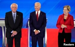 Senator Bernie Sanders, mantan Wapres Joe Biden dan Senator Elizabeth Warren sebelum dimulainya debat kandidat capres partai Demokrat untuk Pilpres 2020 di Houston, Texas, 12 September 2019.