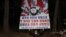 Park Sang-hak melepaskan spanduk bergambar kartun Pemimpin Korea Utara Kim Jong-un yang terpasang pada balon, di lokasi yang dirahasiakan dekat zona demiliterisasi (DMZ) yang memisahkan Korut dengan Korsel, 30 April 2021. (Foto: Handout / Fighters for a Free North Korea / AFP)