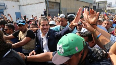 Ông Juan Guaido và người ủng hộ ở thủ đô Caracas, Venezuela, hôm 30/4/2019.
