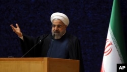 Tổng thống Iran Hassan Rouhani nói đề nghị hưu chiến, đối thoại giữa các phe phái của Yemen và thành lập một chính phủ bao gồm tất cả các bên là giải pháp cho vụ khủng hoảng Yemen.