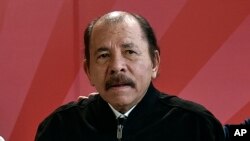 ARCHIVO - El presidente de Nicaragua, Daniel Ortega, posa para una fotografía durante la Cumbre del ALBA en el Palacio de la Revolución en La Habana, Cuba, el martes 14 de diciembre de 2021.