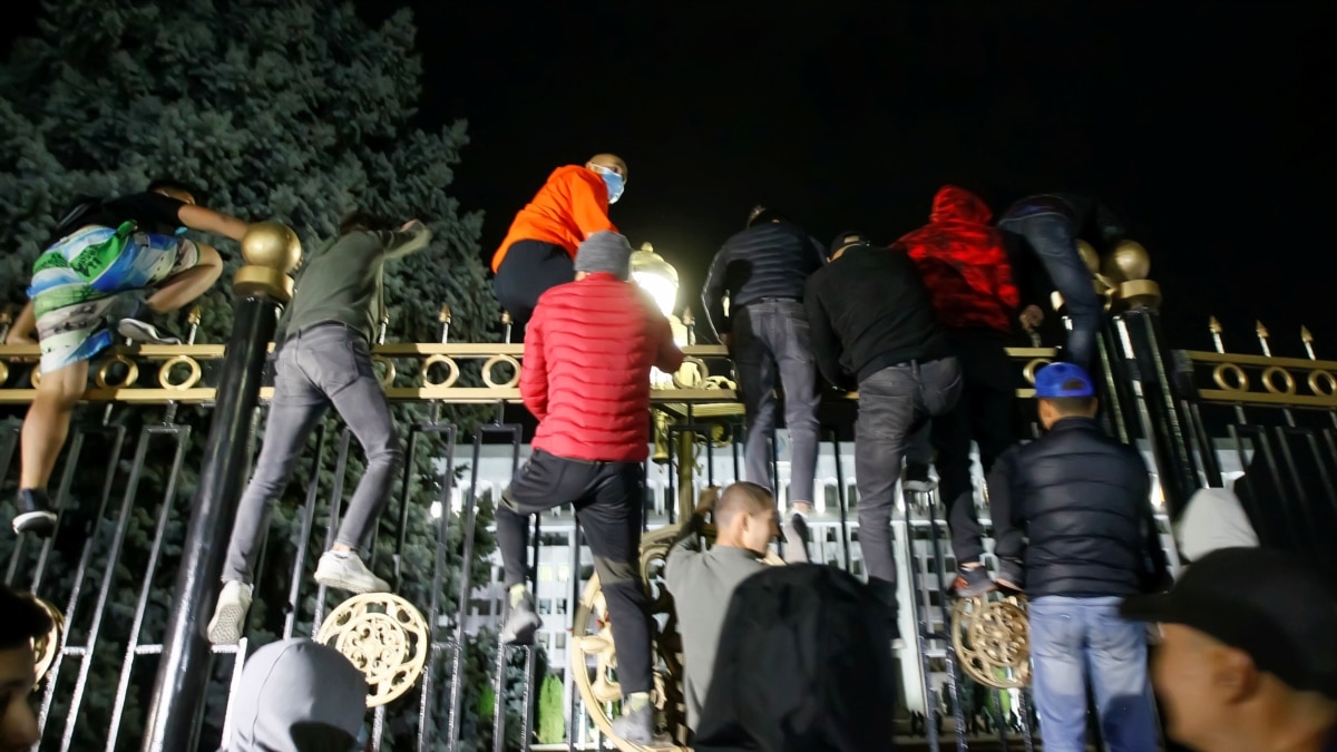 Kırgızistan'da Darbe Girişimi