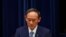 Perdana Menteri Jepang Yoshihide Suga menghadiri konferensi pers tentang tanggapan Jepang terhadap pandemi COVID-19, di kediaman resminya selama Olimpiade Tokyo 2020 di Tokyo, Jepang, 30 Juli 2021. (Foto: Reuters/Issei Kato)