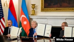 Arşîv: Serok Donald Trump, Serokê Azerbaycanê Ilham Aliyev Serokwezîrê Ermenistanê Nikol Pashinyan, Washington 8 Tebaxê, 2025.