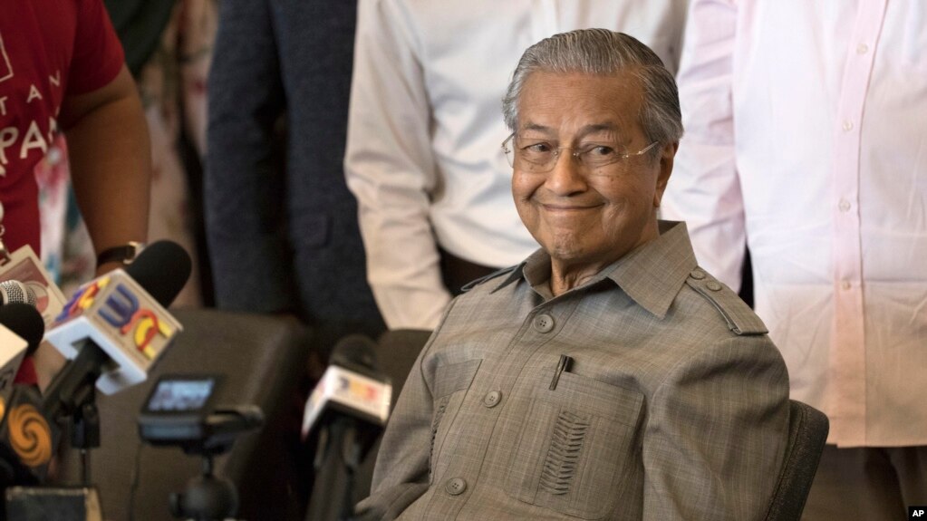 Mahathir Mohamad dalam konferensi pers di Kuala Lumpur, Malaysia, Kamis (10/5).