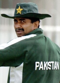 جاوید میانداد بھی مختلف مواقع پر پاکستان کرکٹ ٹیم کے ساتھ بطور کوچ منسلک رہے۔