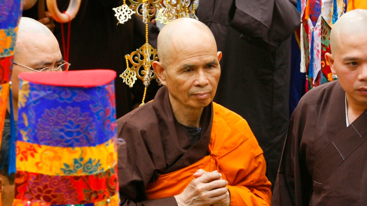 Thich Nhat Hanh, Poetic Peace Activist, Master of Mindfulness, Dies at 95