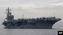 Foto de archivo del 26 de junio de 2018, el portaaviones estadounidense USS Ronald Reagan fondea en la Bahía de Manila para una visita de buena voluntad en Manila, Filipinas. 