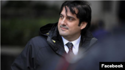 En la foto, Paul Ceglia, cuando un juez determinó que falsificó un contrato sobre que vendió la mitad de las acciones de Facebook.