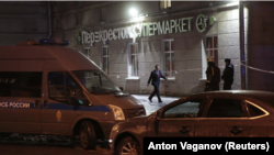 러시아 상트페테르부르크의 한 상점에서 27일 밤 폭탄이 터져 최소 10명이 다쳤다고 수사당국이 밝혔다.