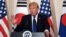 El presidente de EE.UU., Donald Trump, habló en una conferencia de prensa junto al presidente surcoreano, Moon Jae-in en el palacio presidencial en Seúl, Corea del Sur, el martes, 7 de noviembre de 2017.
