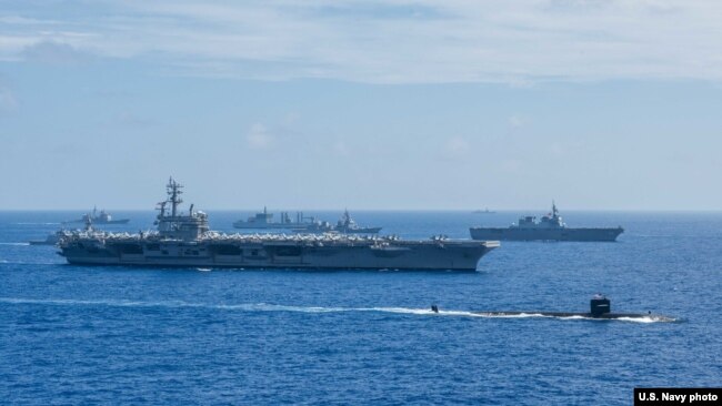 美国、印度和日本的海军力量2018年6月15日在菲律宾海举行马拉巴尔Malabar年度联合军演(美国海军照片）