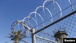 Menara penjaga tampak di Penjara Negara San Quentin untuk terpidana mati, di San Quentin, California, 29 Desember 2015. (Foto: Reuters)