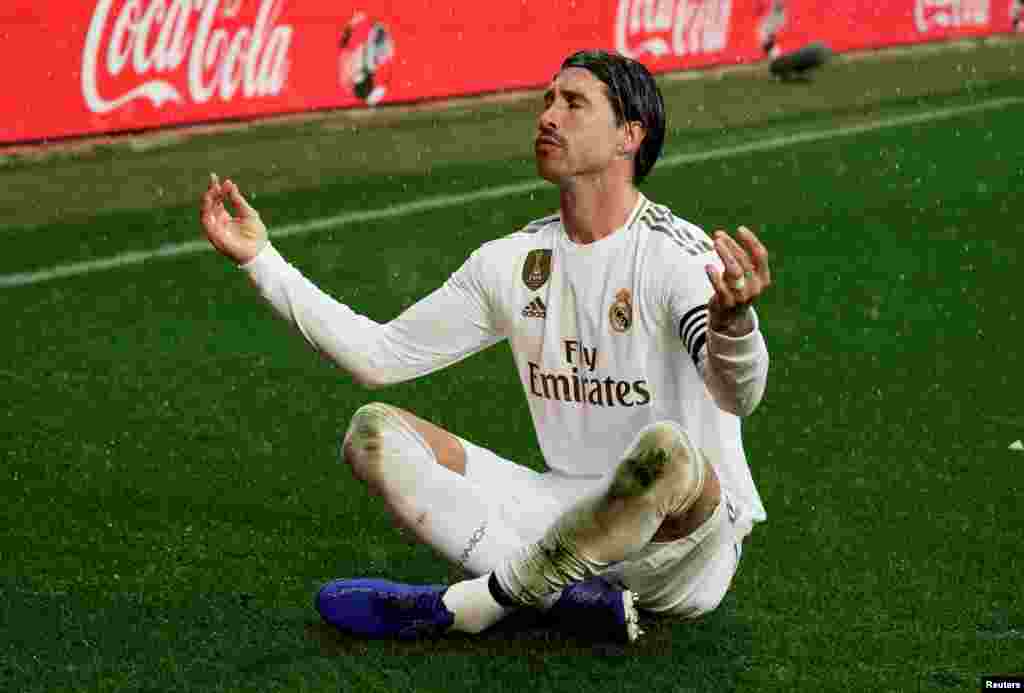 İspaniya - Madrid "Realı"nın oyunçusu Serxio Ramosun Deportivo Alaves-ə vurulan ilk qolu 