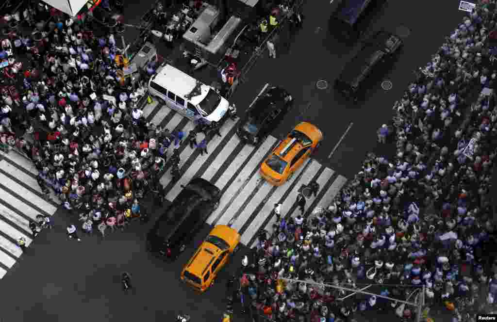 Several thousand protestors crowd 7th Avenue at 42nd Street as they demonstrate during a rally opposing the nuclear deal with Iran, in Times Square, July 22, 2015.