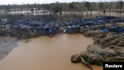 A view of an illegal gold mining camp in a zone known as Mega 14, in the southern Amazon region of Madre de Dios, July 14, 2015. 