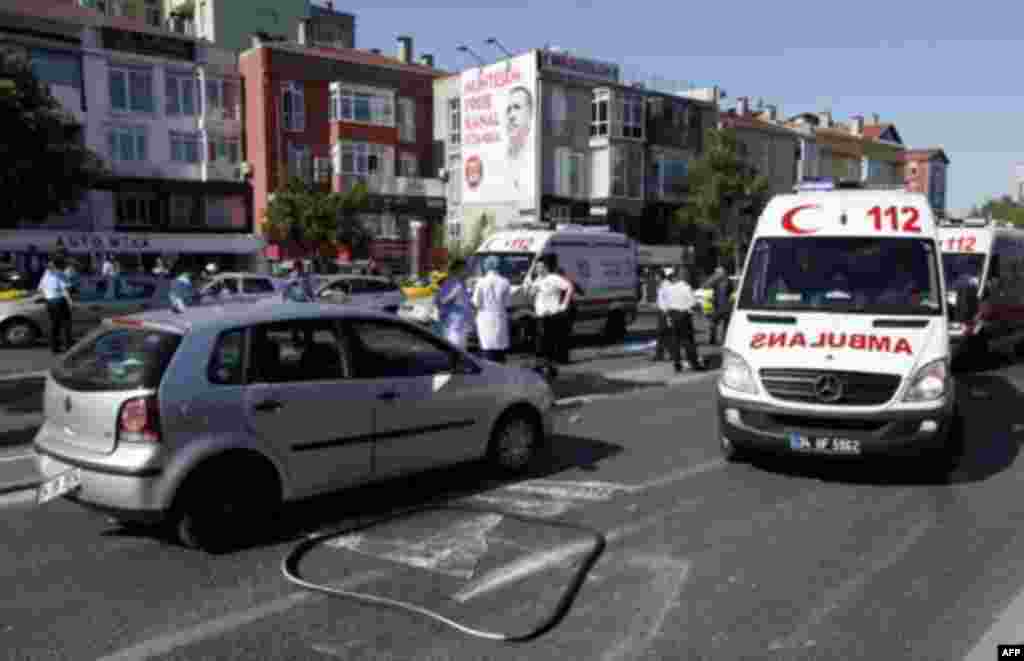 Ambulances arrive following a blast in Istanbul May 26, 2011. A bicycle bomb wounded seven people including a police officer in Istanbul on Thursday, Istanbul's police chief Huseyin Capkin told reporters. He said none of the wounded were in critical condi