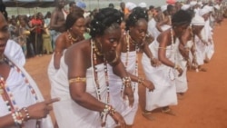 Femmes animistes, à Cotonou, le 5 janvier 2020. (VOA/Ginette Fleure Adande)