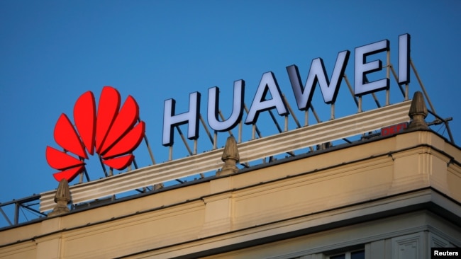 Trả lời phỏng vấn cho bài viết về chuyện các công ty viễn thông Việt Nam đang lẳng lặng tránh xa công ty viễn thông Huawei, Tướng Lê Văn Cương nói: “Cả thế giới cần cảnh giác với Trung Quốc…"