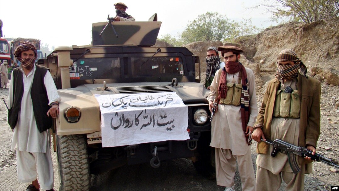 د رویټرز ترمخه فقیر محمد د ټي ټي پي پخوانی نایب مشر دی او د تېرو اتوو کلونو راهسې د افغانستان په باګرام زندان کې بند و او د اګست په میاشت کې په کابل د طالبانو د واکمنېدو نه پس ازاد شوی دی