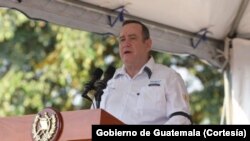 Guatemala presidente Alejandro Giammattei consideró importante cerrar sus fronteras a extranjeros para evitar el contagio.