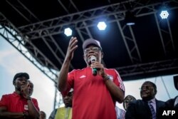 Maurice Kamto, leader of the Cameroonian opposition party Movement for the Rebirth of Cameroon (MRC) addresses supporters during a campaign rally for the upcoming presidential electionsin Yaounde, Sept. 30, 2018.