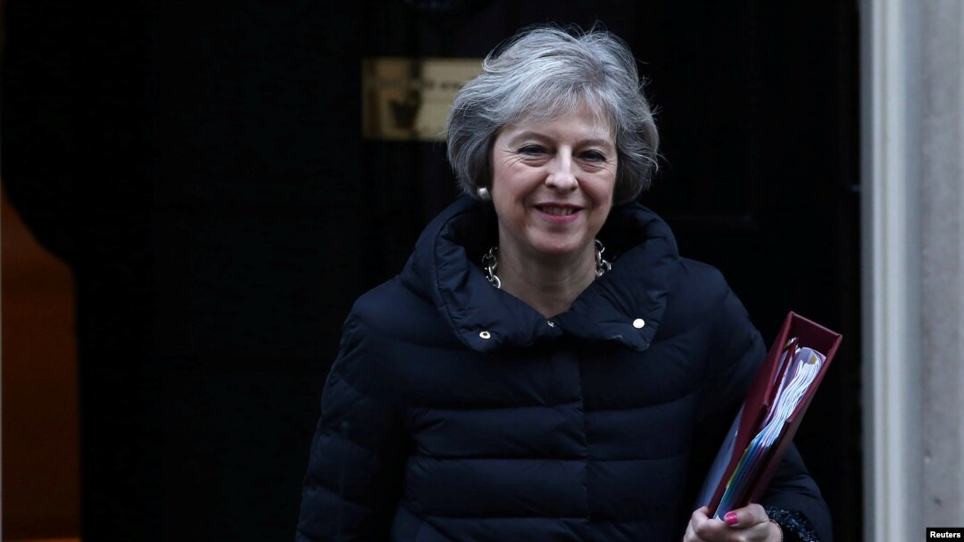 Theresa May, ketika ia masih menjabat sebagai Menteri Dalam Negeri Inggris, mencabut kewarganegaraan 4 pria Pakistan yang terlibat kasus pedofil (foto: dok).