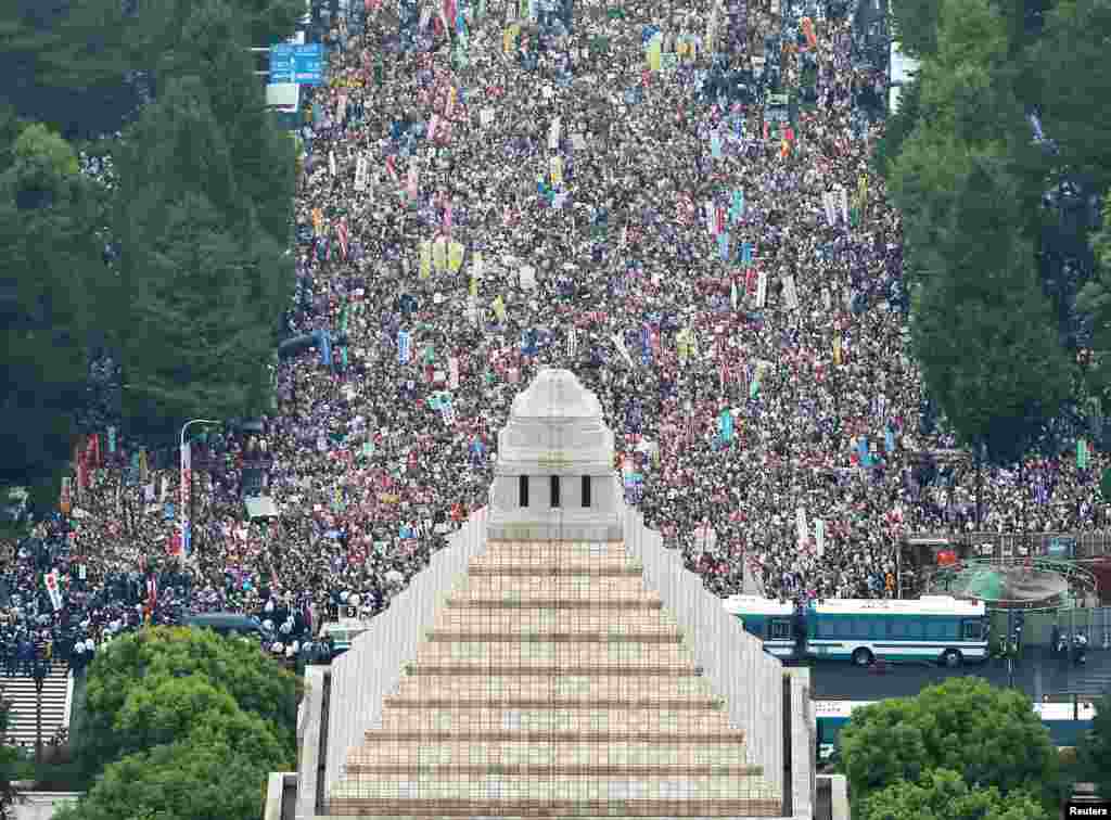 People hold placards and shout slogans as they gather outside the parliament in Tokyo&nbsp;to protest against Japan&#39;s Prime Minister Shinzo Abe&#39;s security bill, in this photo taken by Kyodo.