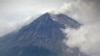 Foto aérea muestra al volcán Semeru, en el este de Java, Indonesia, el 6 de diciembre de 2021.