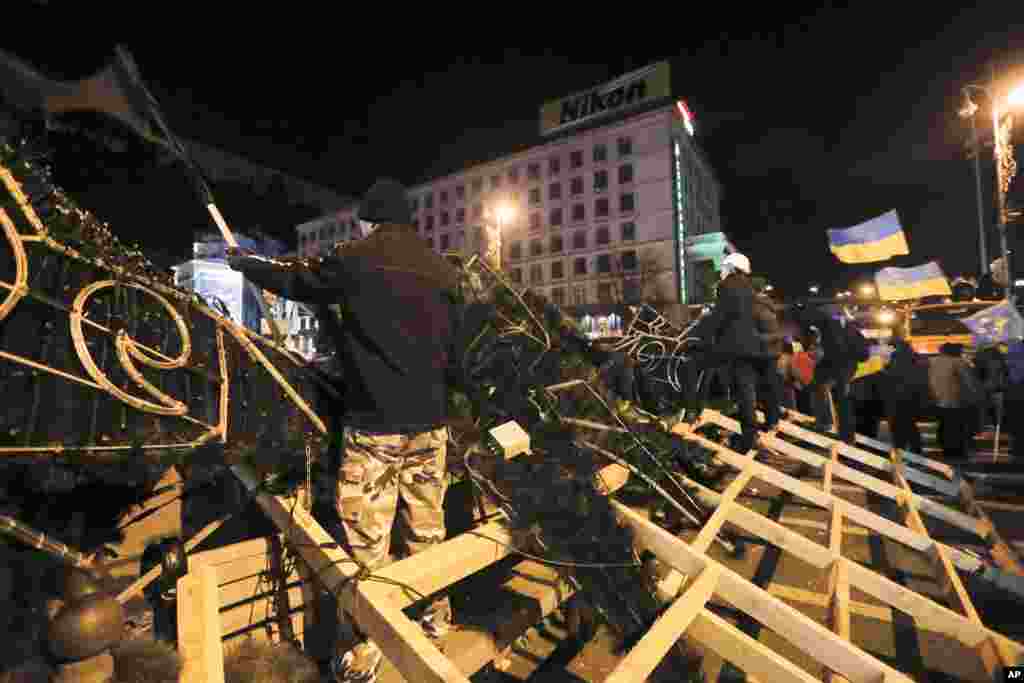 Protesters stand on the barricade in Independence Square in Kyiv, Dec. 2, 2013.