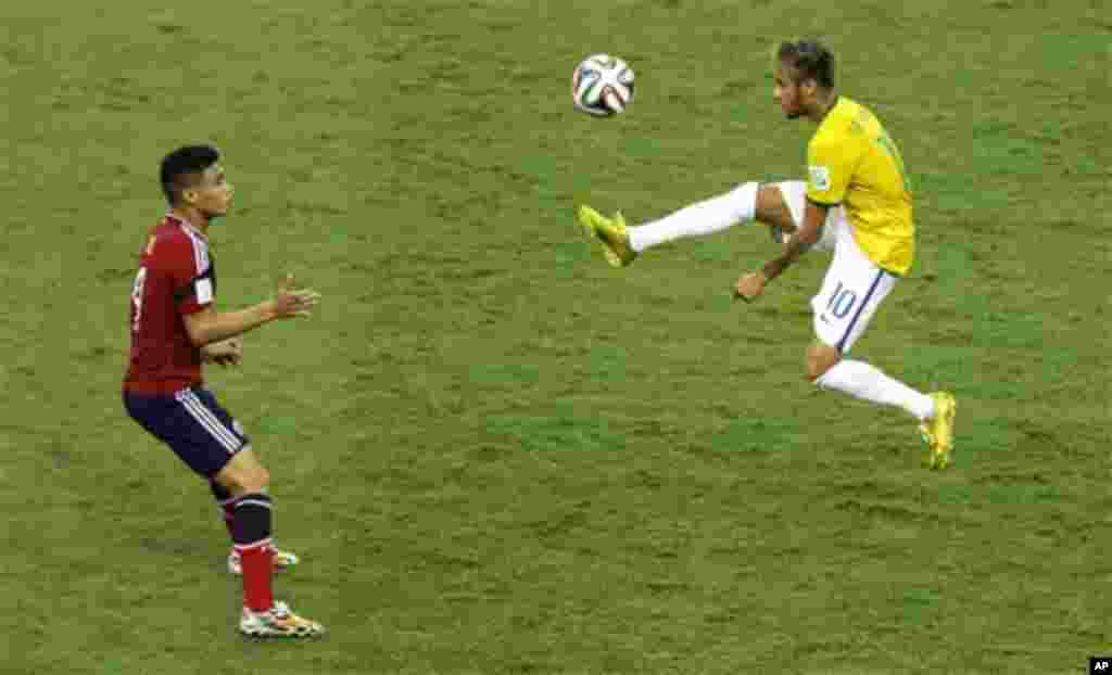 Colombia's Teofilo Gutierrez, left, looks on as Brazil's Neymar controls a ball during the World Cup quarterfinal soccer match between Brazil and Colombia at the Arena Castelao in Fortaleza, Brazil, Friday, July 4, 2014. (AP Photo/Themba Hadebe)