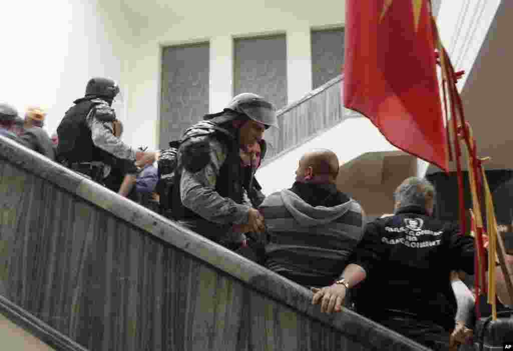 Police try to block protestors as they enter into the parliament building in Skopje, Macedonia, April 27, 2017. 
