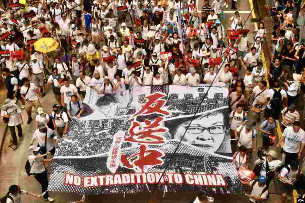 香港民陣估計103萬人參與6-9反送中大遊行。(美國之音湯惠芸拍攝)