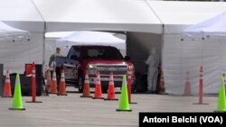 Los profesionales de salud y los mayores de 65 años que tengan síntomas, como tos seca, fiebre o dolor en el pecho, podrán someterse a las pruebas del coronavirus en el estadio Hard Rock de Miami Gardens (Florida)