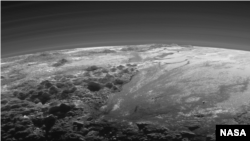 Sebuah gambar yang menunjukkan permukaan Pluto tertangkap oleh pesawat antariksa NASA New Horizons. (Foto: NASA/JHUAPL/SwRI)