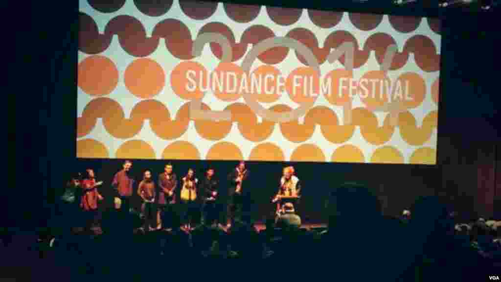 Para pemain dan sutradara film 'The Raid 2: Berandal' seusai pemutaran film di Festival Film Sundance 2014. (VOA/Vena Anissa)