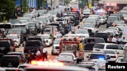 Police respond to reports of a shooting and subsequent lockdown at the U.S. Navy Yard in Washington, July 2, 2015. 