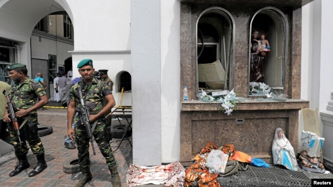 2019年4月21日斯里兰爆炸事件后，斯里兰卡军方在圣安东尼神殿前守卫。