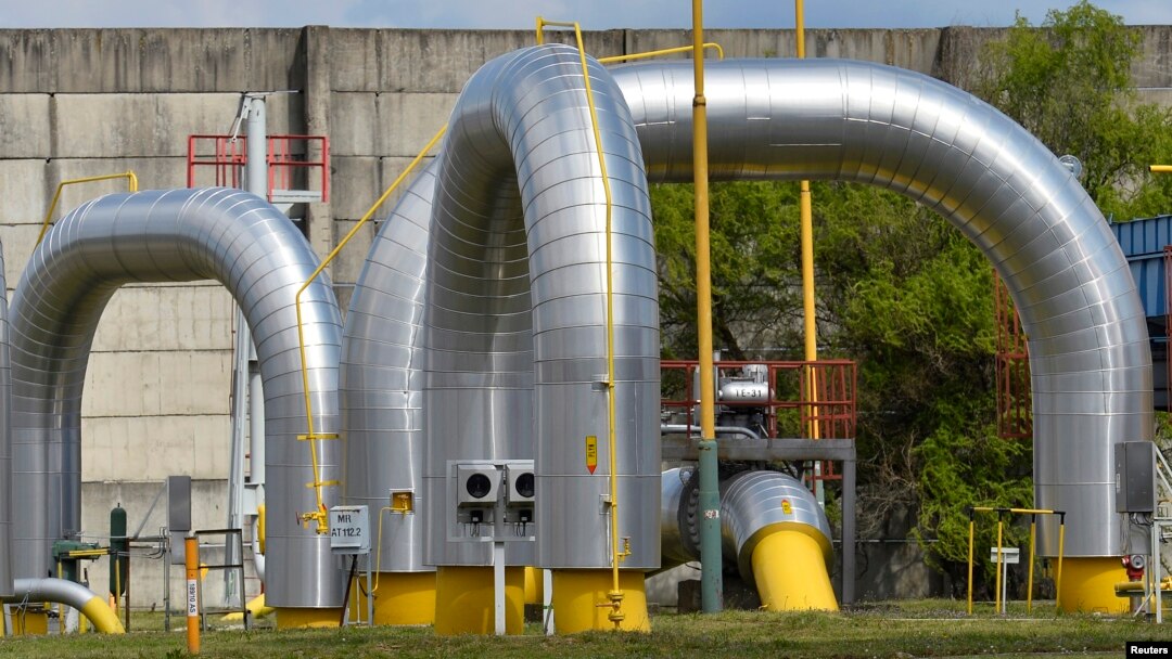 Pipa-pipa gas terlihat di sebuah stasiun pengiriman gas Eustream di perbatasan timur wilayah Velke Kapušany, Slovakia, dekat perbatasan dengan Ukraina, 15 April 2014. (Foto: dok).