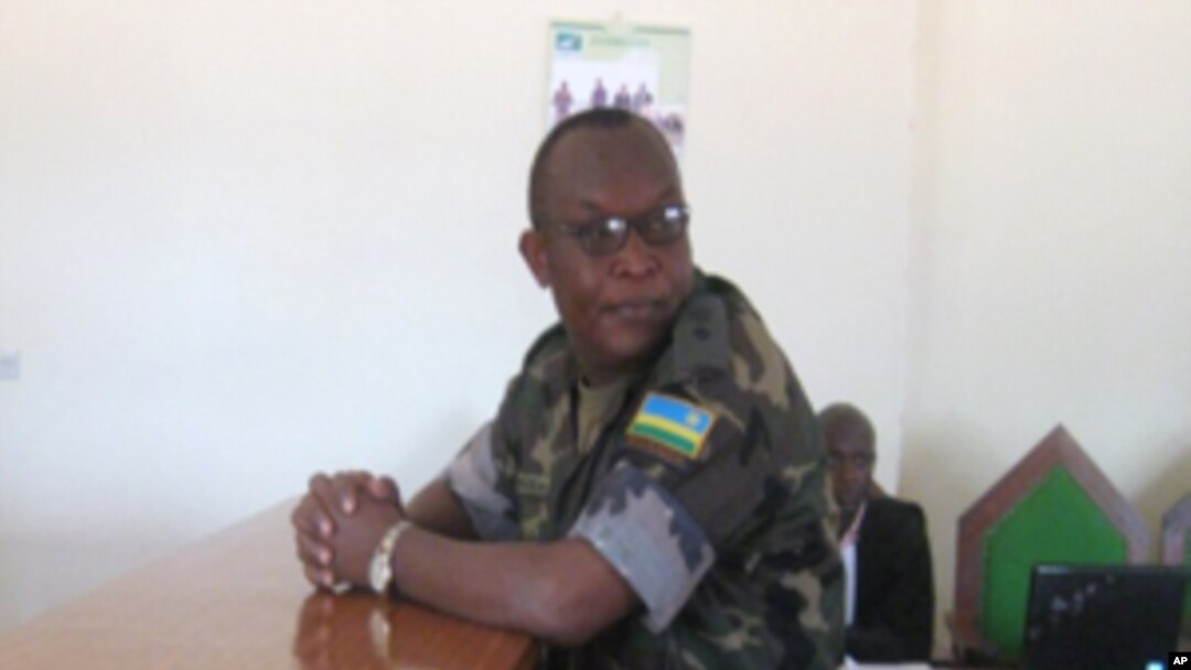 Lt Col Rugigana ubwo yitabaga mbere urukiko (VOA Archive)