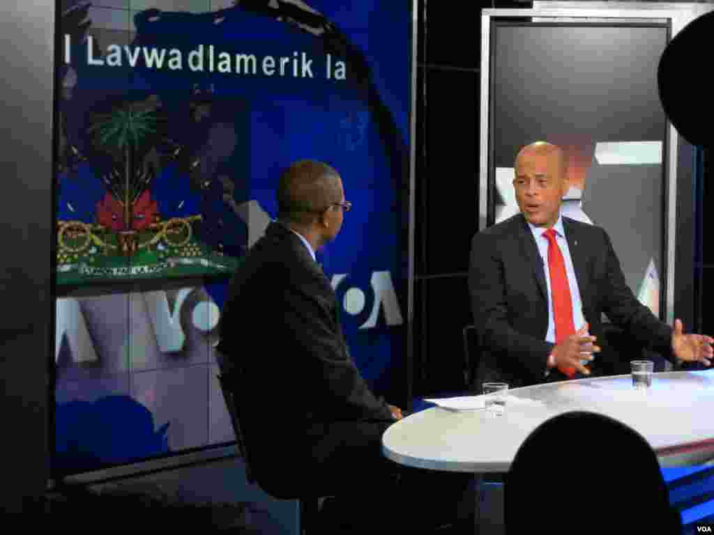 Haitian President Michel Martelly visited VOA headquarters in February 2014 and was interviewed by service Chief Ronald Cesar. 