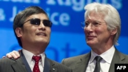 Chinese activist lawyer Chen Guangcheng (L) stands alongside actor Richard Gere (R) after being presented Tom Lantos Human Rights Prize Jan 29, 2013