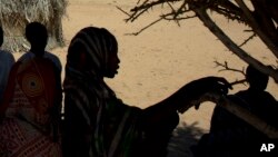 Dans l'ouest du Tchad, des dizaines de milliers de réfugiés vont être isolés par la saison des pluies, avertit le HCR