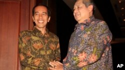 Presiden Susilo Bambang Yudhoyono bersama presiden terpilih Joko Widodo di Bali. 