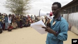 Refugiados somalis convidados a registarem-se num campo de acolhimento no sudeste da Etiópia