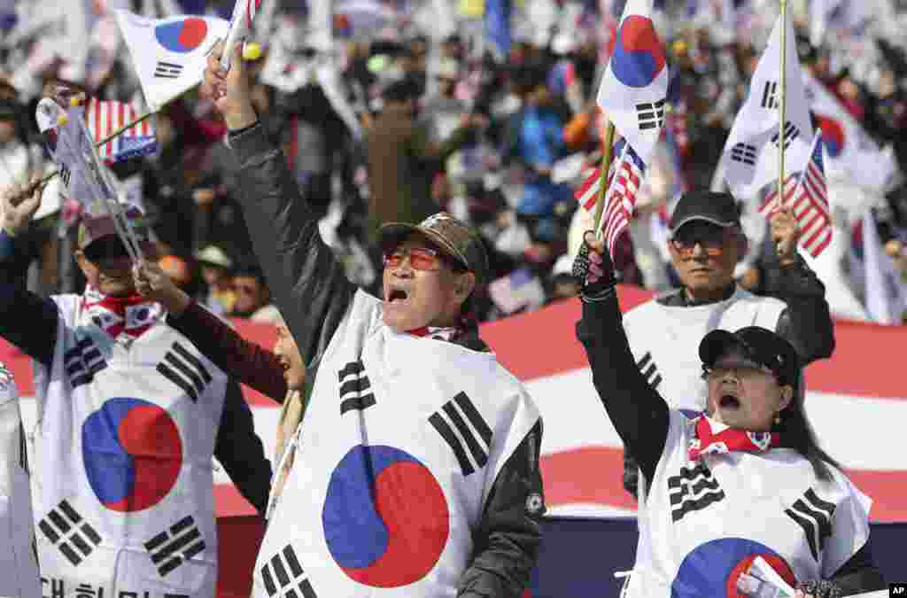 راهپیمایی حامیان رئیس جمهوری مخلوع کره جنوبی پارک گون هی در سئول
