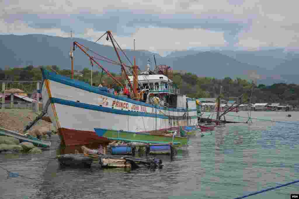 The Prince John Paul used to go to Scarborough Shoal regularly but it has not been able to since a 2012 standoff between Philippine and Chinese ships took place there, Masinloc, Zambales Province, March 24, 2014. (Simone Orendain/VOA)