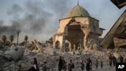 گروه داعش پس از آنکه نیرو های عراقی به مرکز شهر کهنۀ موصل نزدیک شدند، مسجد النور را که قدامت تاریخی داشت منفجر کردند.